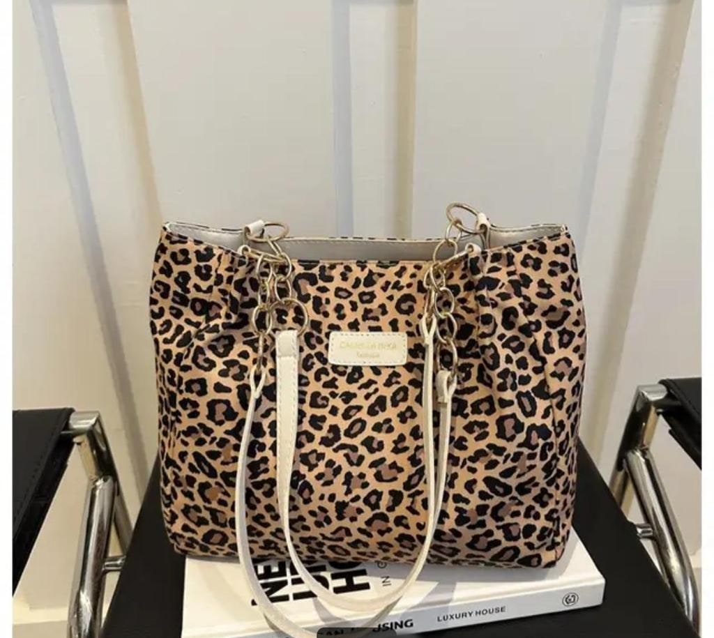 Solid Fabric Everyday Handbag